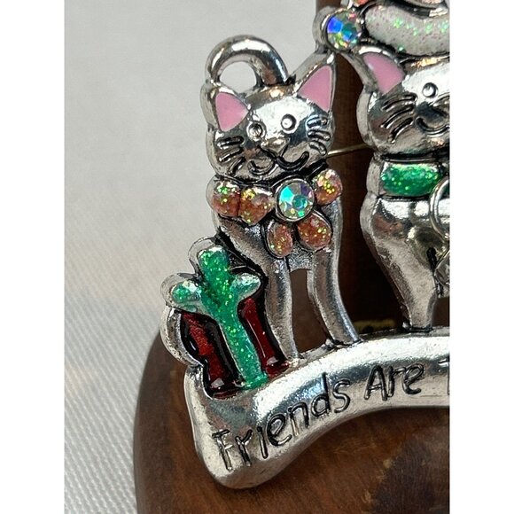 Christmas Cats Brooch "Friends Are The Greatest Gift" Sparkly Moving Bell - Picture 5 of 8